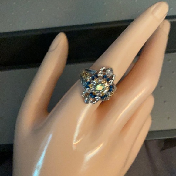 Jewelry - Ladies ring